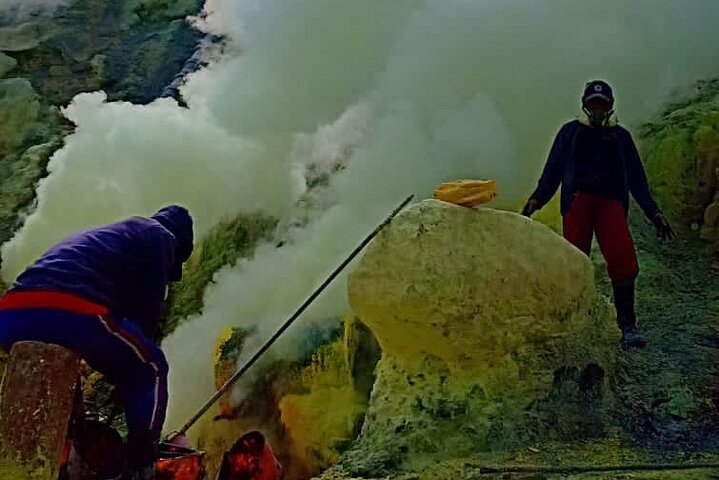 Overnight Mount Ijen Blue Fire Trek Tour From Bali (Private-All Inclusive)