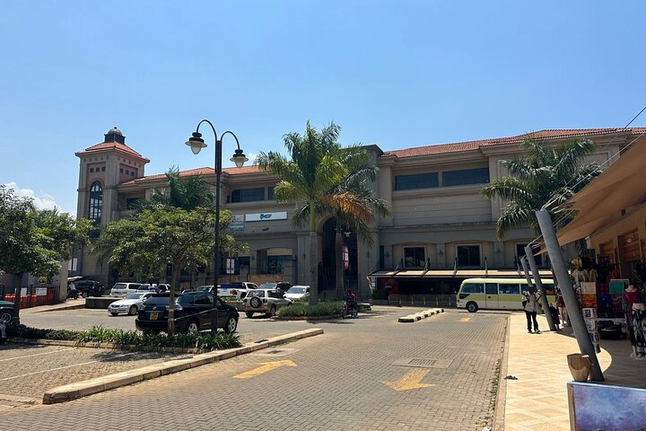 Private Botanical Garden Walking Tour in Entebbe City
