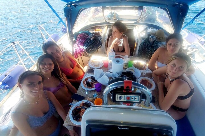 Sailing tour with PAG (AUDIOGUIDE) and typical Sardinian cuisine