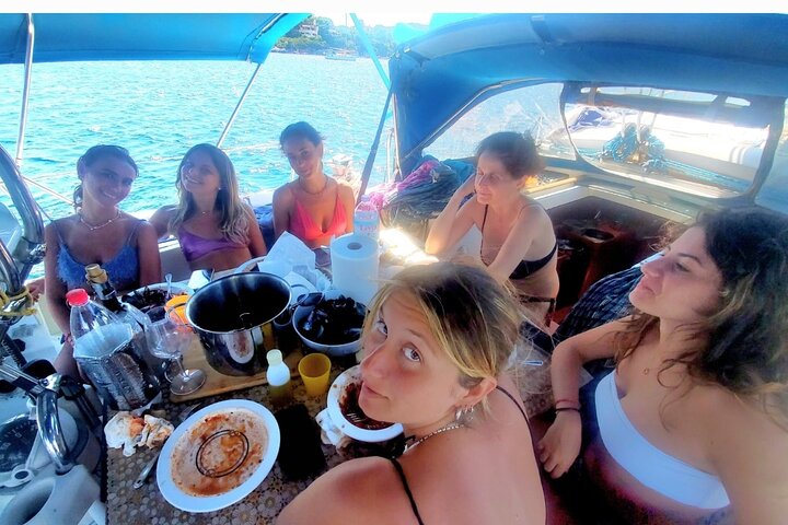 Sailing tour with PAG (AUDIOGUIDE) and typical Sardinian cuisine