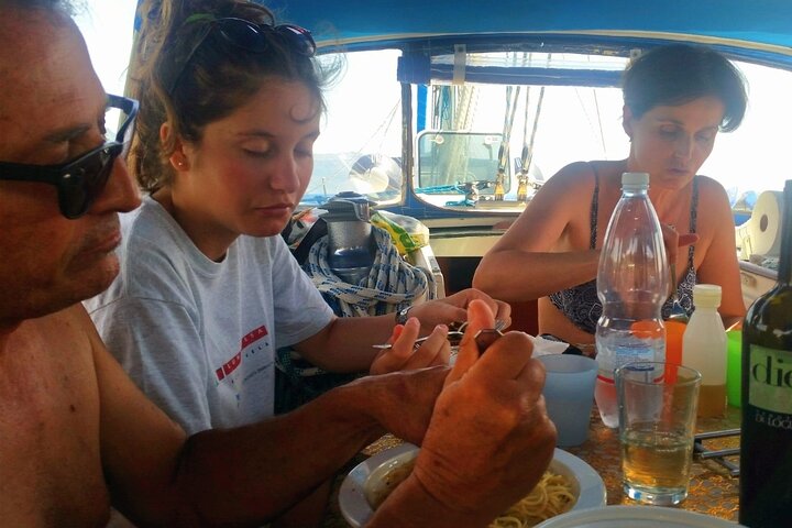 Sailing tour with PAG (AUDIOGUIDE) and typical Sardinian cuisine