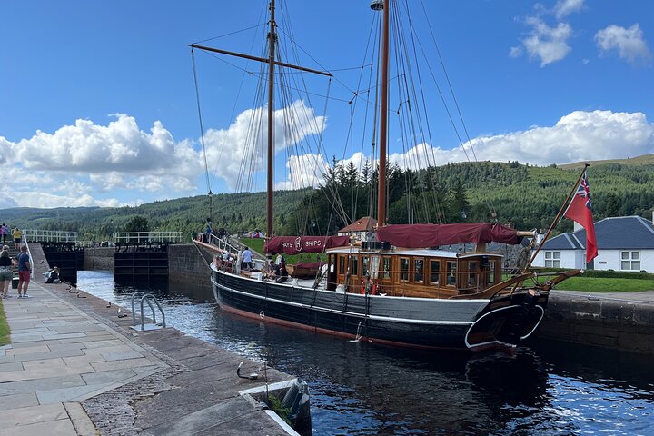 Edinburgh: Loch Ness, Glencoe and The Highlands