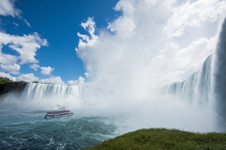 Niagara Falls Tour with Boat Ride & Journey Behind the Falls
