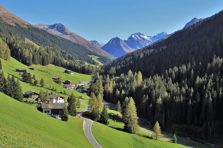 Davos Highlights: Culture, Shopping Streets & Alpine Beauty
