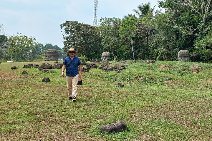 Guided Tour by the Olmec Stone Men
