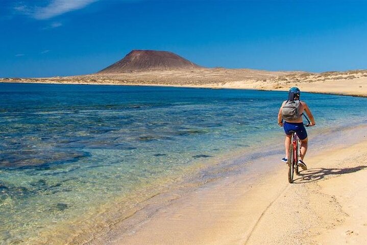 Amazing Jeep Safari at Graciosa Island, Lanzarote