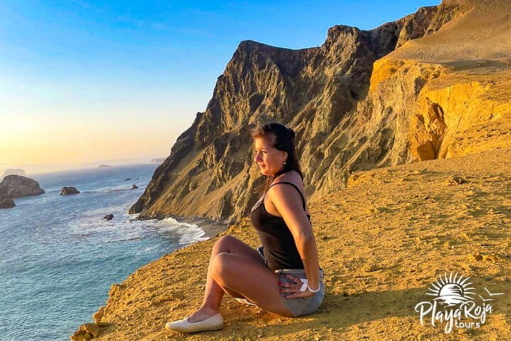 4 Hrs GOLDEN SHADOWS TREK in Paracas National Reserve