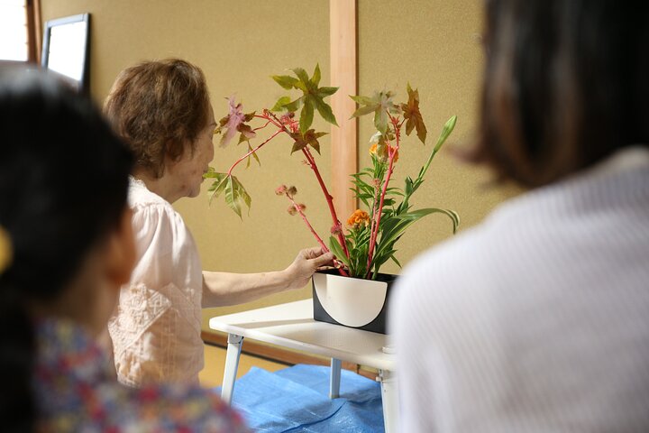 Special Ikebana Experience Guided by an Ikebana Master, Mrs. Inao