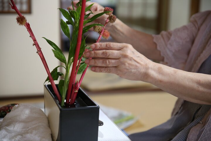 Special Ikebana Experience Guided by an Ikebana Master, Mrs. Inao
