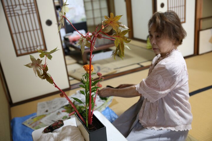 Special Ikebana Experience Guided by an Ikebana Master, Mrs. Inao