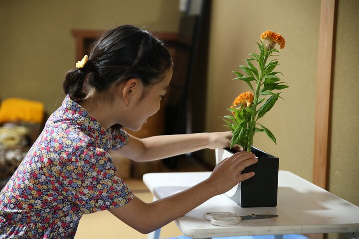 Special Ikebana Experience Guided by an Ikebana Master, Mrs. Inao