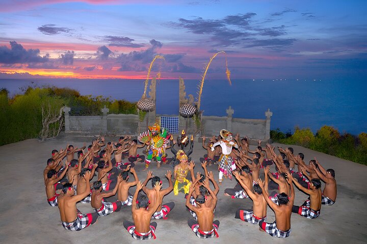 Uluwatu Sunset Tour: Kecak and Fire Dance with Jimbaran Dinner