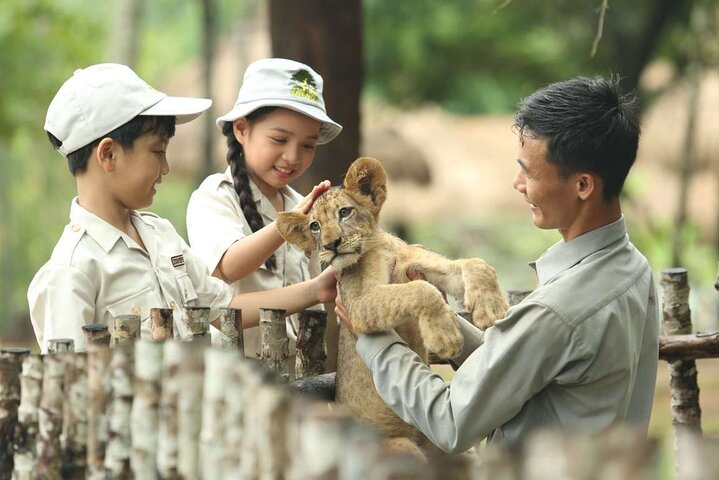 Phu Quoc: VinWonders & Safari Tickets with Private Transfer