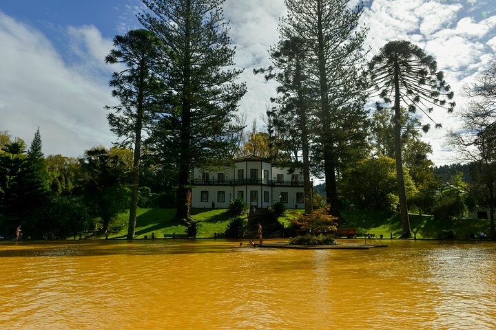 Adventure in the Furnas, with volcanoes, lagoons and tea plantations
