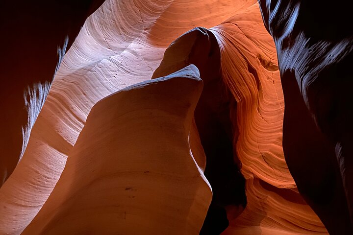 Antelope Canyon & Horseshoe Bend Day Tour with Lunch, Free WiFi