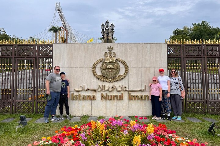 Private Bandar Delight and Water Village Tour