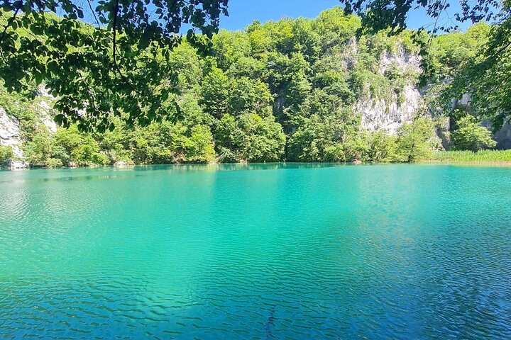 Zagreb: Plitvice Lakes & Rastoke Guided Day Trip with Ticket