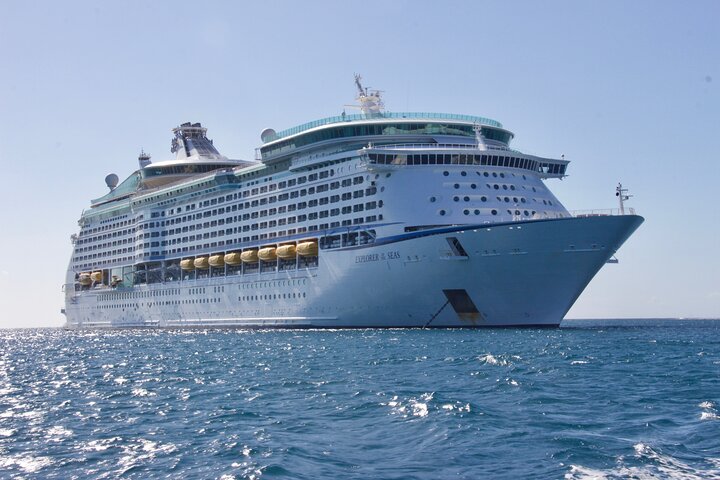 Private Transfer from Nuuk City Hotels to Nuuk Cruise Port