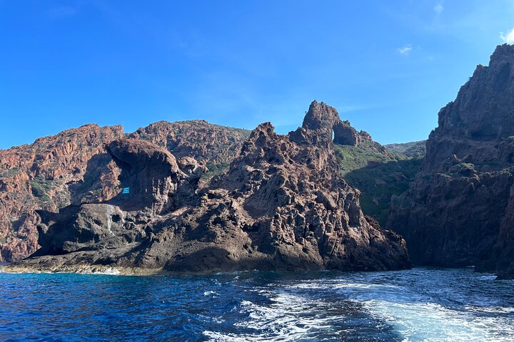 The unmissable Scandola departure from Île-Rousse