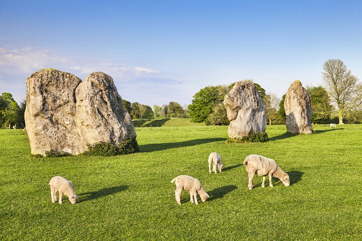 Stonehenge & the Cotswolds Including Admission from Bath