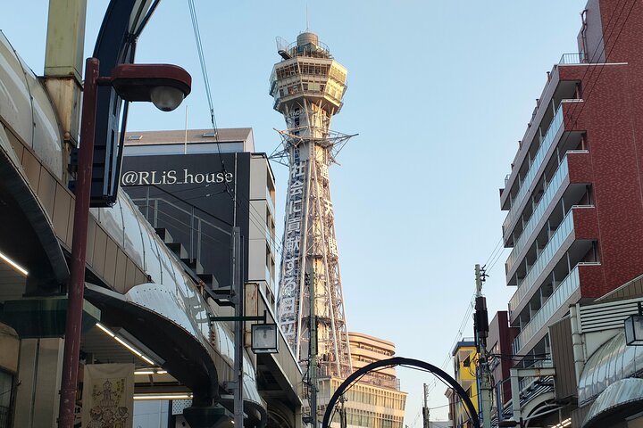Hungry Osaka Street Food Tour:15 Tastings & 3 Drinks with a Local