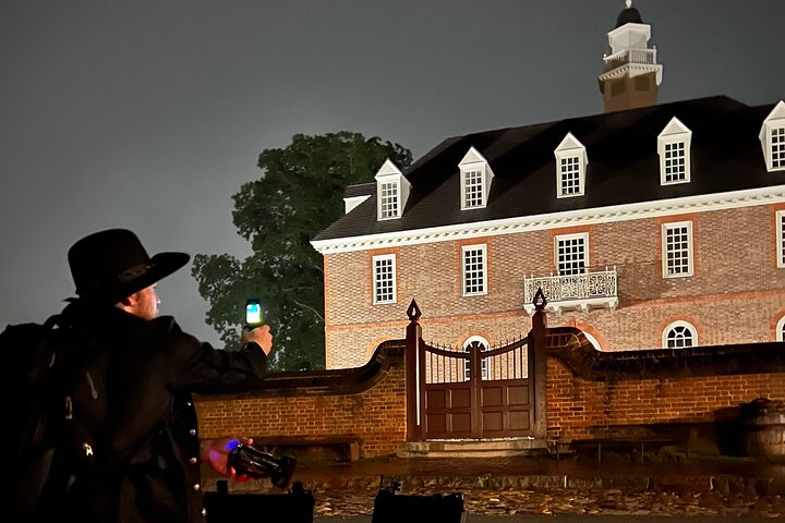 Dead Of Night Ghost Tour in Williamsburg / PARANORMAL EQUIPMENT