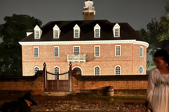 Dead Of Night Ghost Tour in Williamsburg / PARANORMAL EQUIPMENT