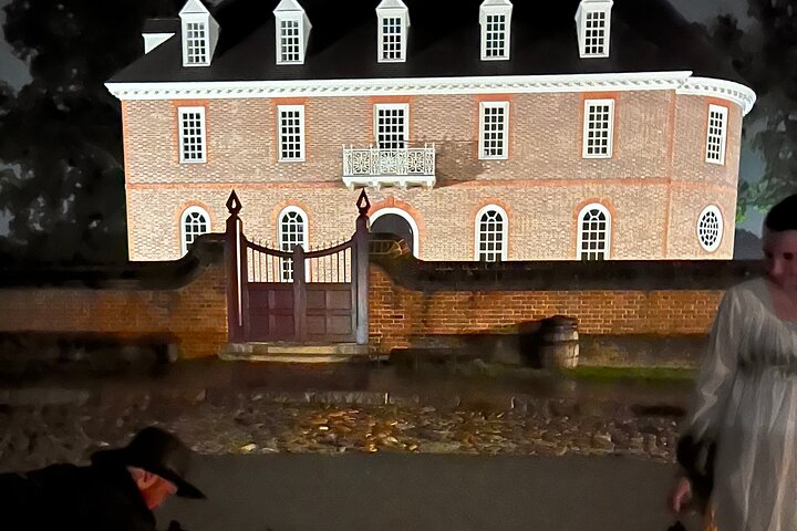 Dead Of Night Ghost Tour in Williamsburg / PARANORMAL EQUIPMENT