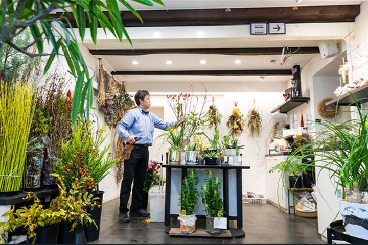 Special Ikebana Experience Guided by an Ikebana Master, Mrs. Inao