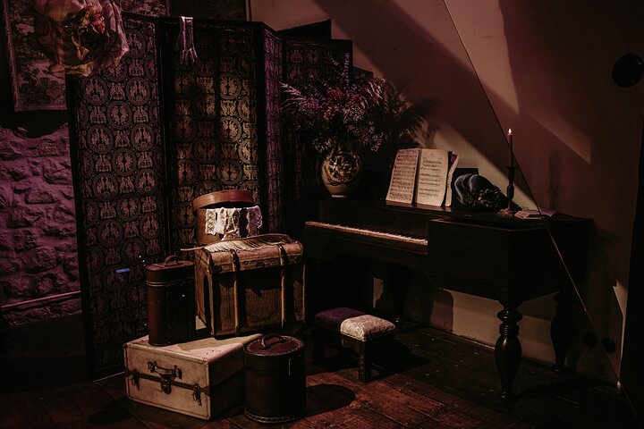 Immersive visit to the Velarde Palace Museum