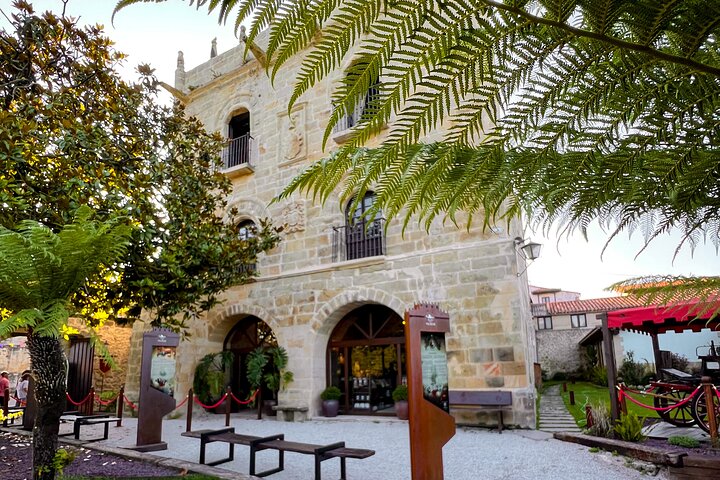 Immersive visit to the Velarde Palace Museum