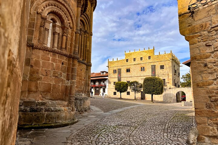 Immersive visit to the Velarde Palace Museum