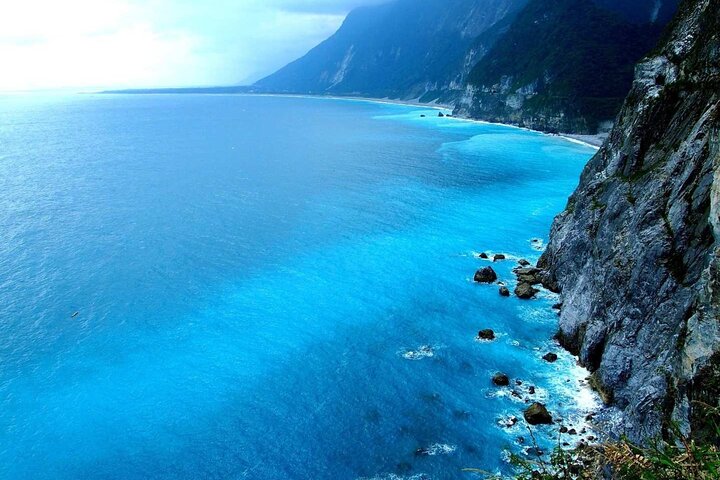 Hualien Day Tour: Taroko Gorge, Qingshui Cliffs & Qixingtan Beach