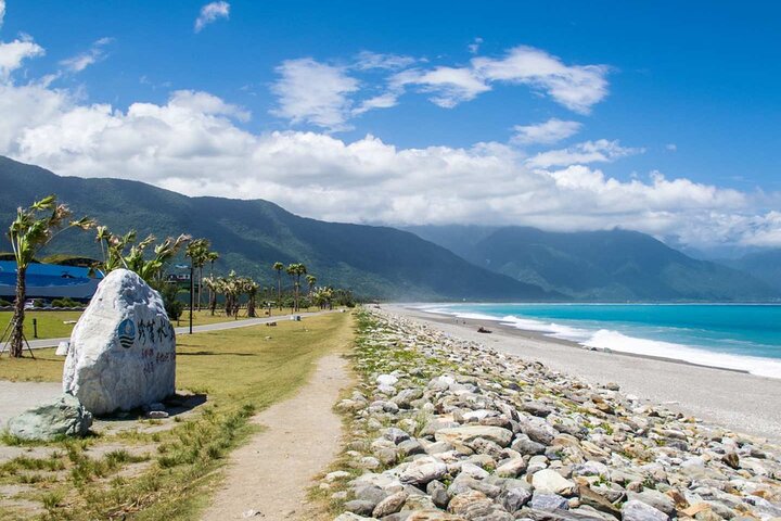 Hualien Day Tour: Taroko Gorge, Qingshui Cliffs & Qixingtan Beach
