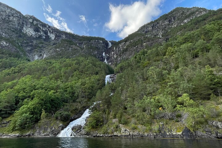Private yacht Cruise in Flåm and Gudvangen, Nærøyfjord
