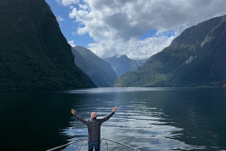 Private yacht Cruise in Flåm and Gudvangen, Nærøyfjord