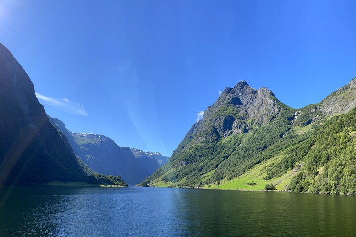 Private yacht Cruise in Flåm and Gudvangen, Nærøyfjord