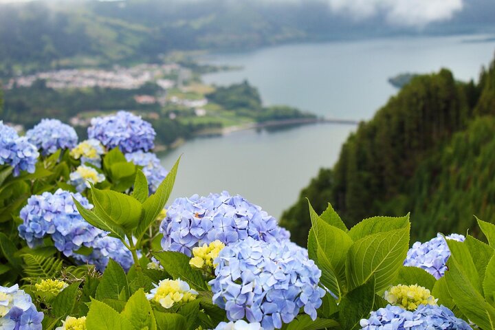 Discover São Miguel: Full Day Fogo and Sete Cidades with lunch