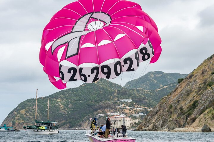 Parasailing in Catalina Island: Soar Above The Stunning Coastline