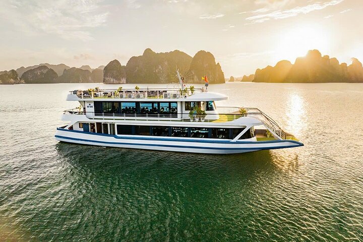 Halong Bay Full-Day Cruise with Lunch Meal, Cave ,Island & Beach