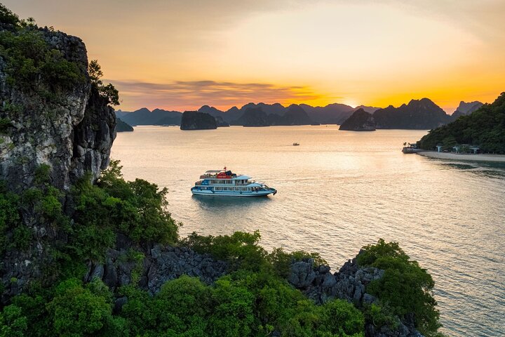 Halong Bay Full-Day Cruise with Lunch Meal, Cave ,Island & Beach
