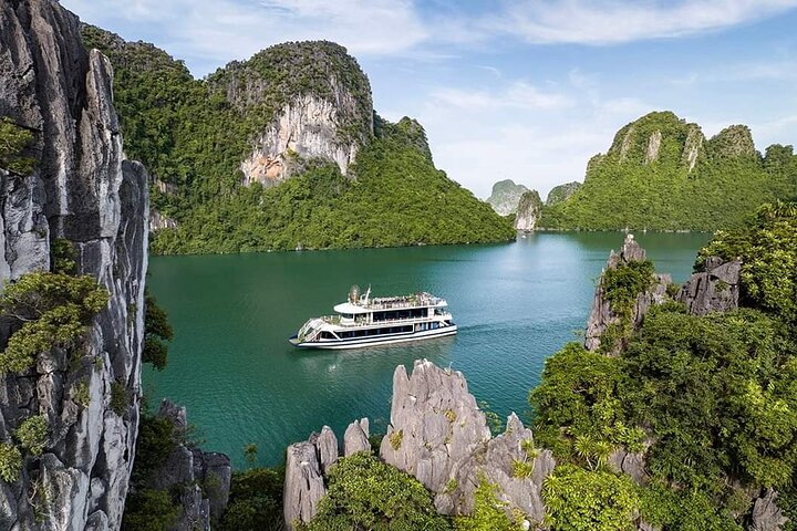 Halong Bay Full-Day Cruise with Lunch Meal, Cave ,Island & Beach