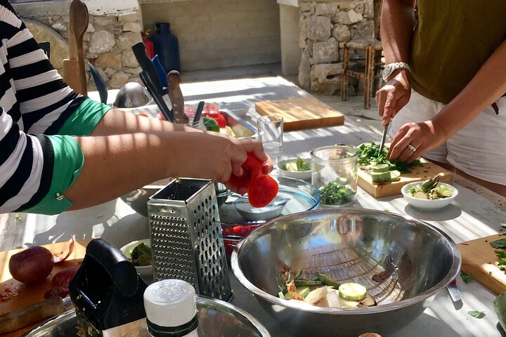 Traditional cooking class in the wood oven