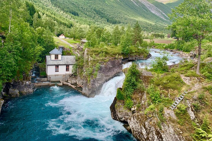 Geiranger-Trollstigen Private Guided Shore Excursion