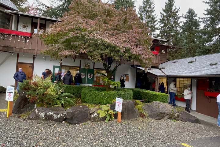 Snoqualmie Falls and Wineries Tour from Seattle