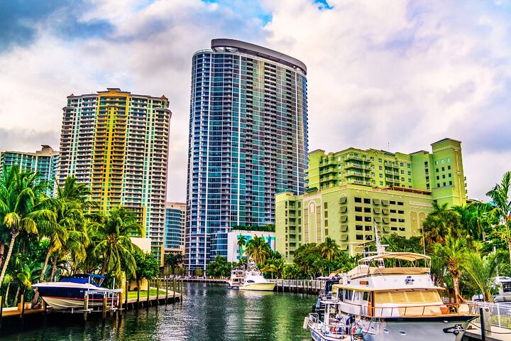 Venice of America Tour | Millionaire's Row | Complimentary Drinks
