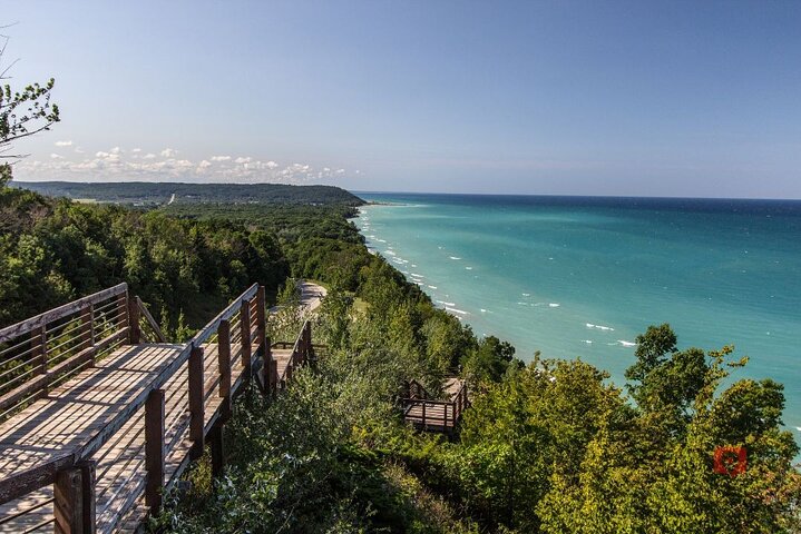 Self-Guided Audio Driving Tour in Michigan Lakeshore, M-22