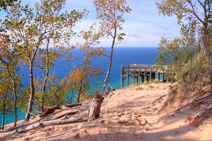 Self-Guided Audio Driving Tour in Michigan Lakeshore, M-22