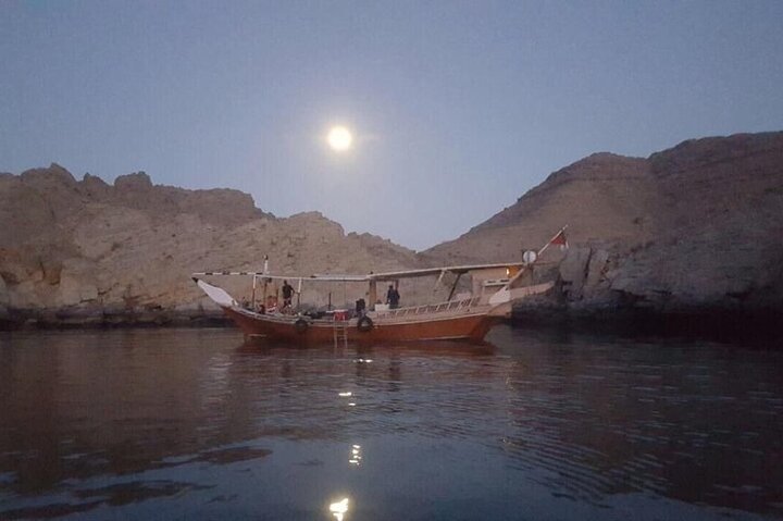Khasab Dhow Cruise To Musandam Fjords With Lunch Onboard