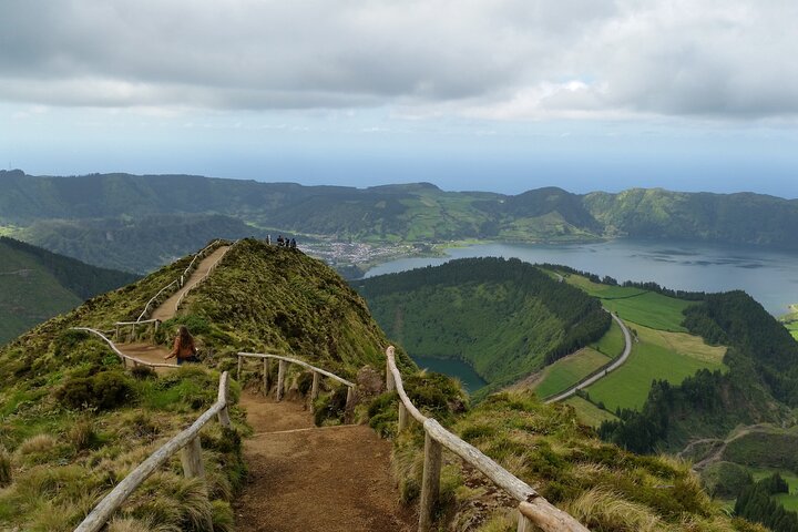 Discover São Miguel: Full Day Fogo and Sete Cidades with lunch